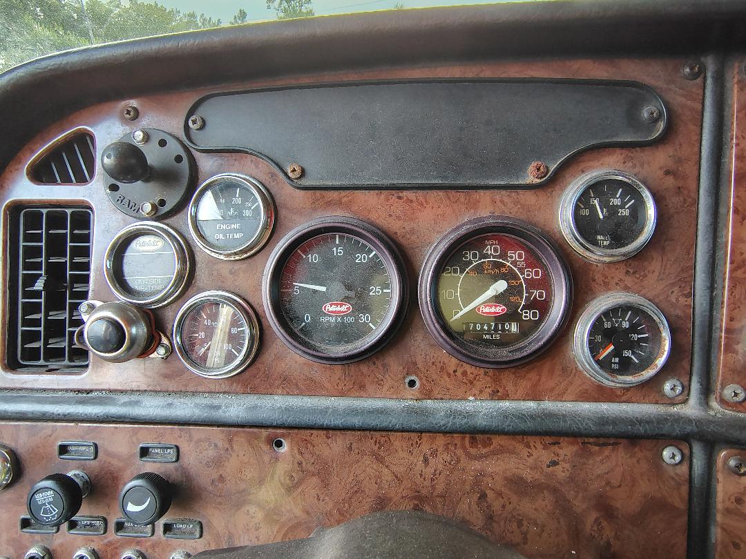 2005 PETERBILT 379 - Image 27